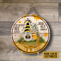 Personalized A Queen Bee And Her Old Drone Live Here Wood Round Sign